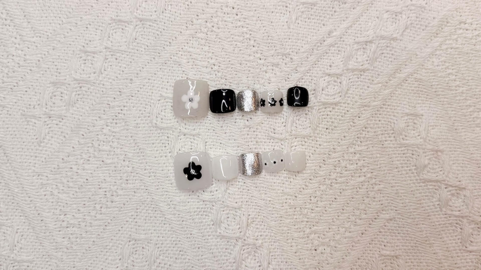 Pedi Monotone Nails