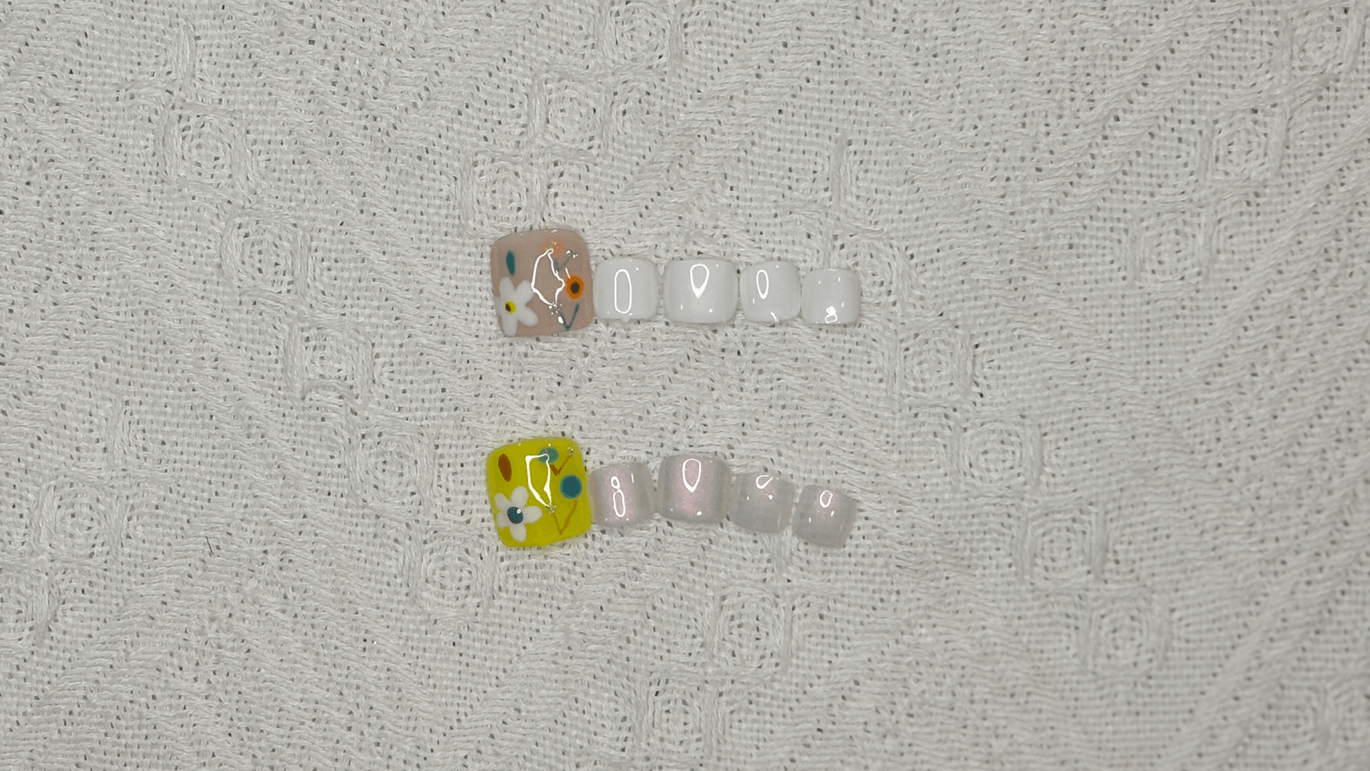 Pedi Scandinavian Floral Nails